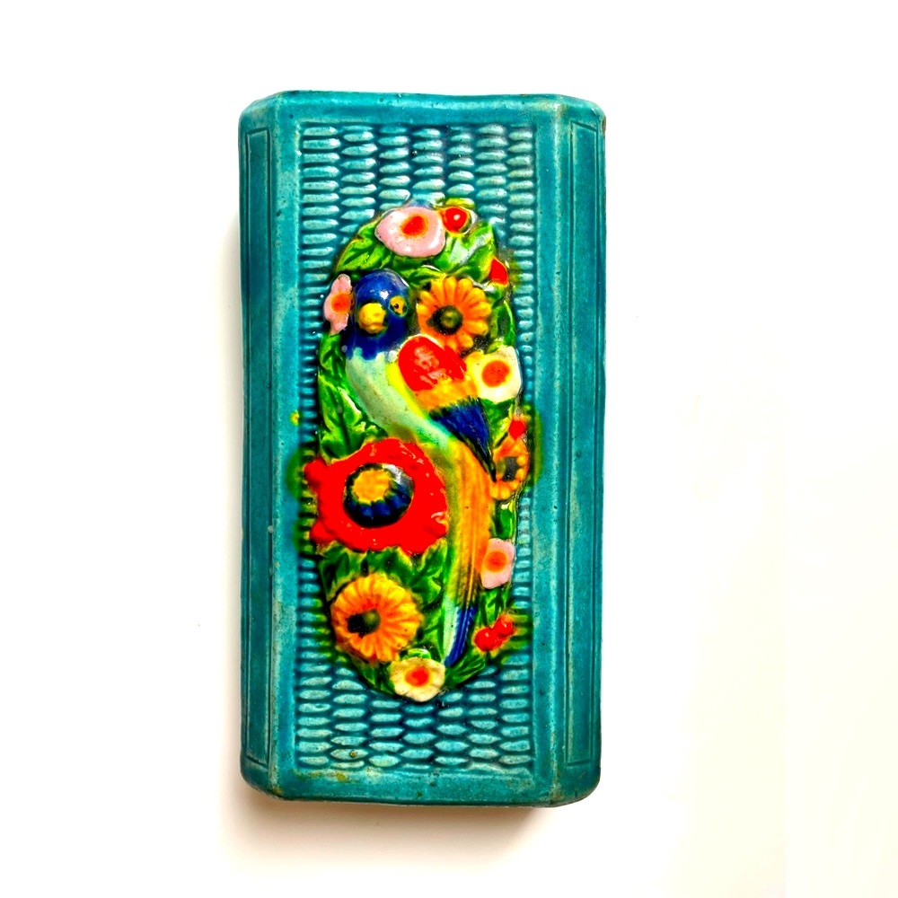 A pocket wall vase with birds and flowers.